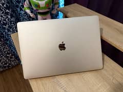 MacBook Pro 2017 - 15.4 inch