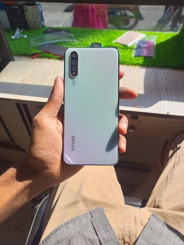 vivo s1 condition look like brand new 0