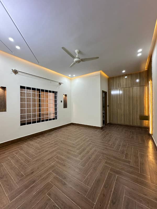 9.5 Marla Beautiful Design Double Storey House Available For Sale Newcity Phase 2 10