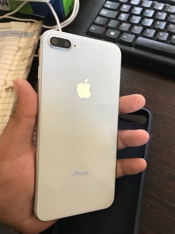 IPHONE 8 plus silver 2