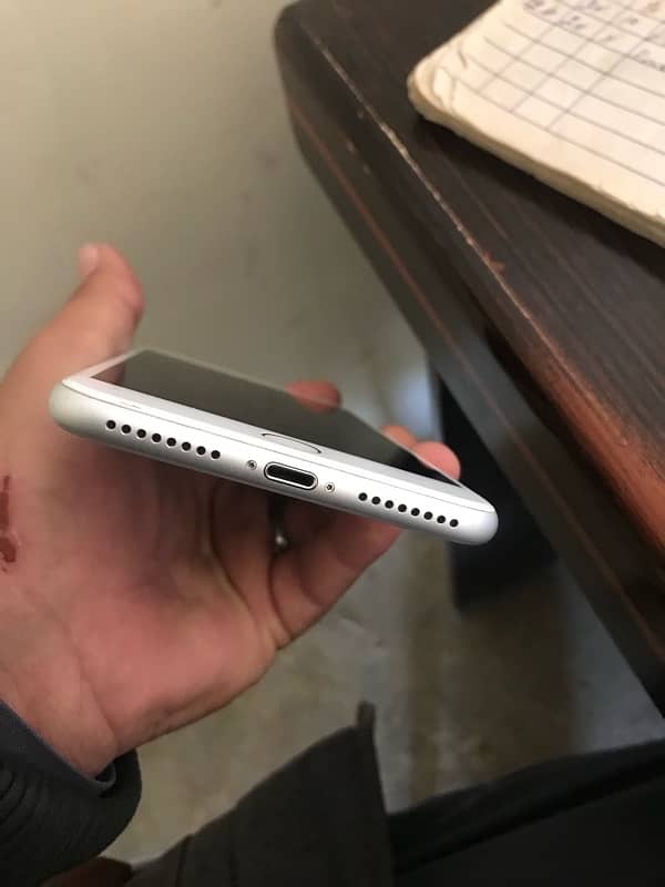 IPHONE 8 plus silver 4