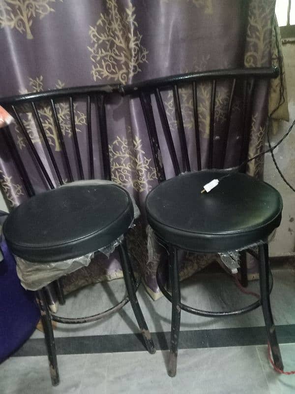 Iron chair home used seating poshish hai 1