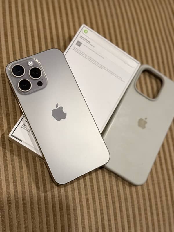 iphone 15 Pro Max Natural Titanium 256GB 0