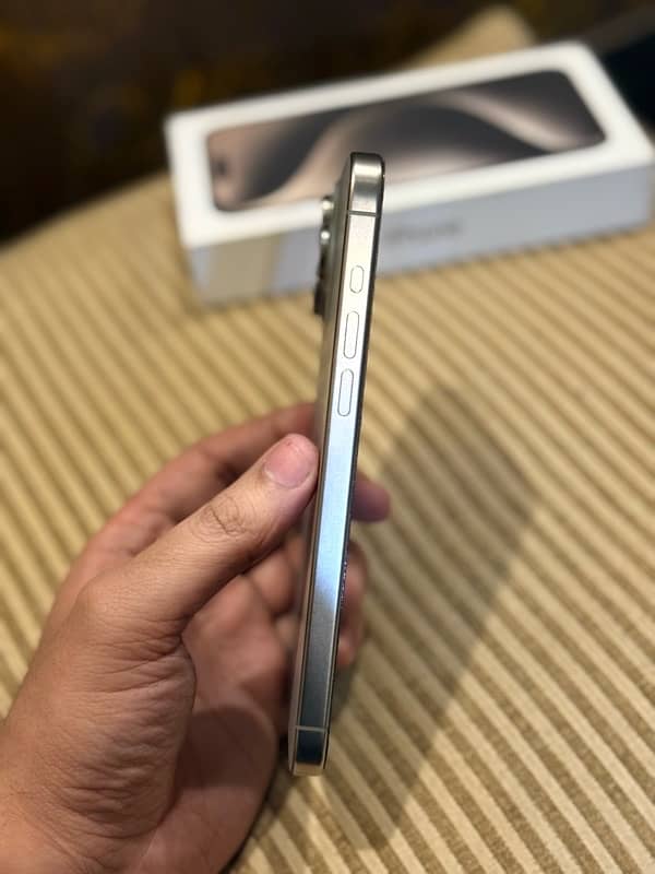 iphone 15 Pro Max Natural Titanium 256GB 1