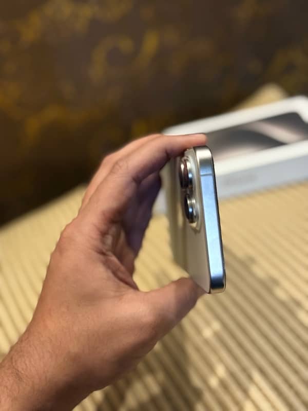 iphone 15 Pro Max Natural Titanium 256GB 5