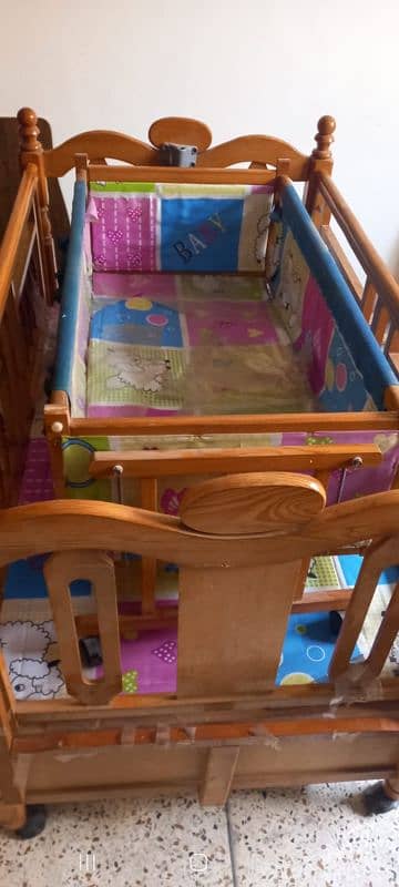 baby cot for sale. 1