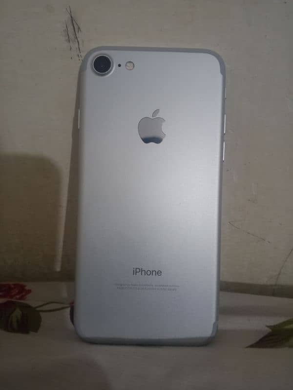 iphone 7 non pta. . . . 32GB. . . . full ok set. . 0