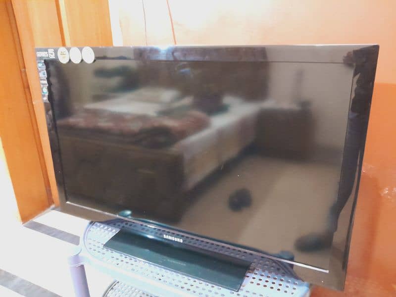 SAMSUNG 40 Inch LCD TV For Sale 0