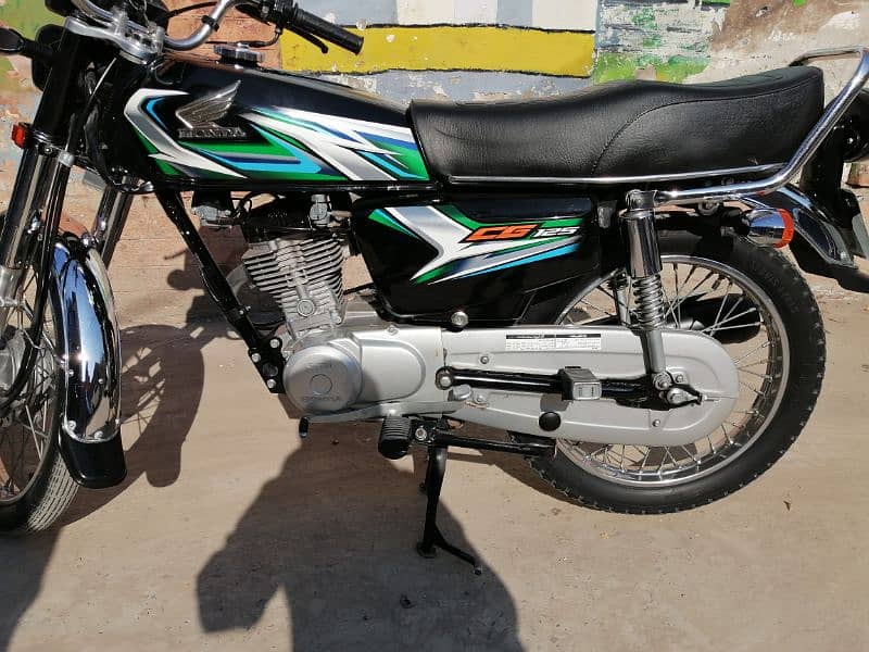 Honda 125 22/23 Model just like new condition 2