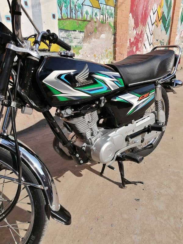 Honda 125 22/23 Model just like new condition 3