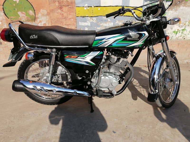 Honda 125 22/23 Model just like new condition 4