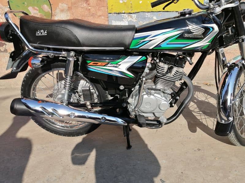 Honda 125 22/23 Model just like new condition 5