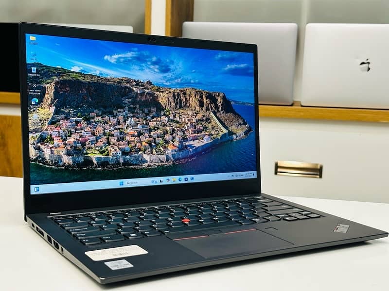 LENOVO THINKPAD X1 CARBON CORE I5-10TH GEN 16GB RAM 256GB SSD 14” FHD 0