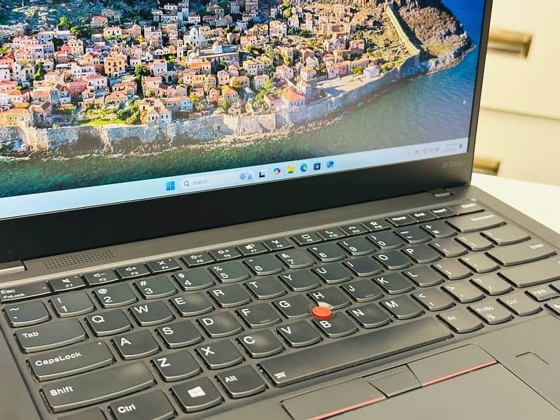 LENOVO THINKPAD X1 CARBON CORE I5-10TH GEN 16GB RAM 256GB SSD 14” FHD 3