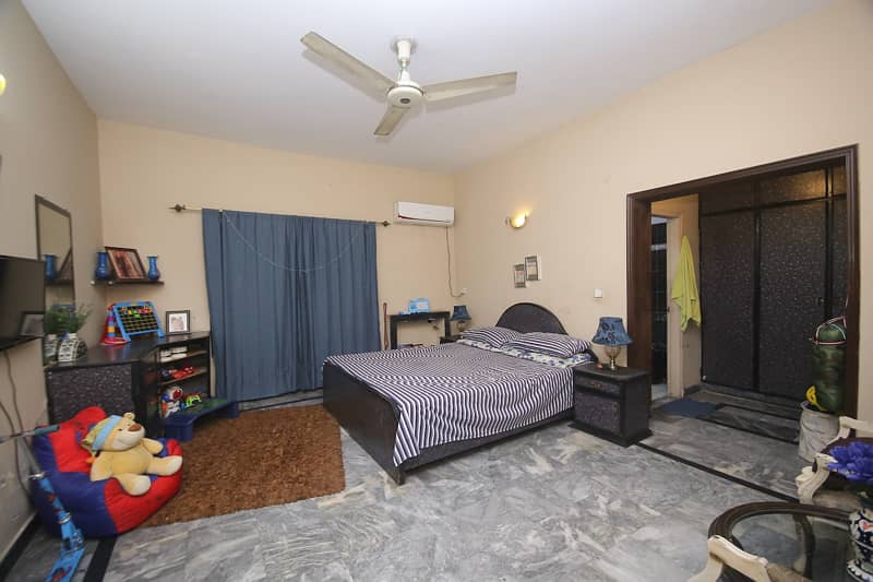 One Kanal luxury lower portion For rent Bedroom 3 Washrooms 4 Garden Store srvent quarter near to airport near to park near to main road near to commercial market near to gym near to schools near to hospital 7