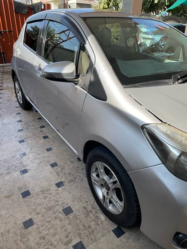 Toyota Vitz 2011/2014 3