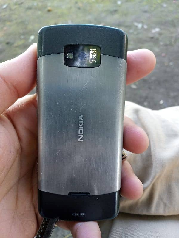 Nokia 700 3