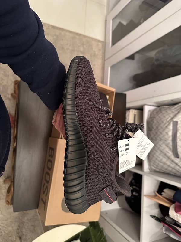 adidas Yeezys boost 350  v2 onyx color 7