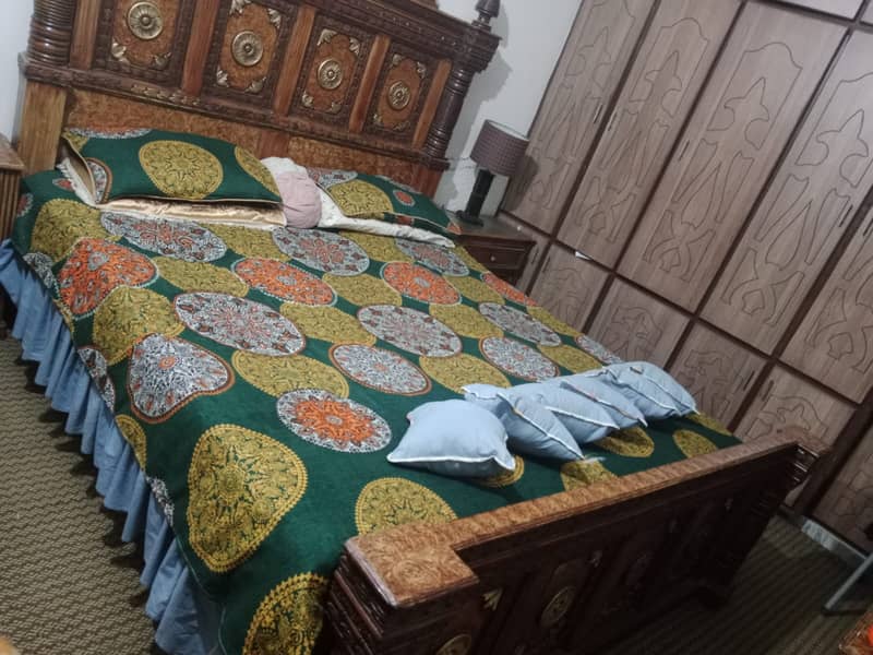 Bed with Almirah for sale 3