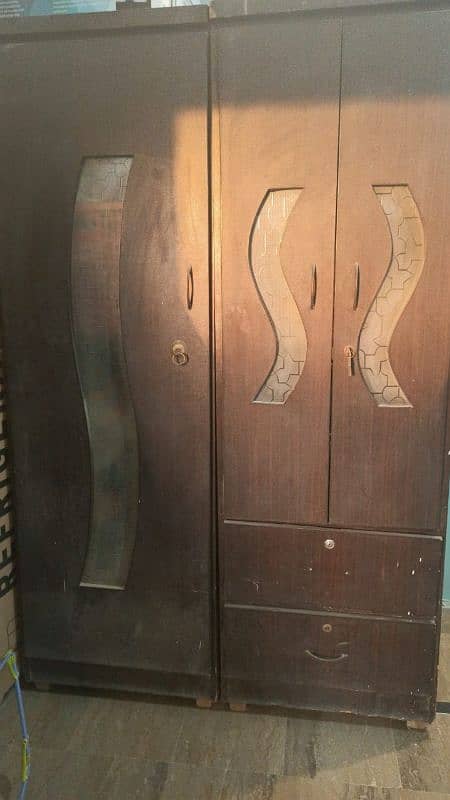 3 door wardrobe almari used condition only serious buyer contact me 1