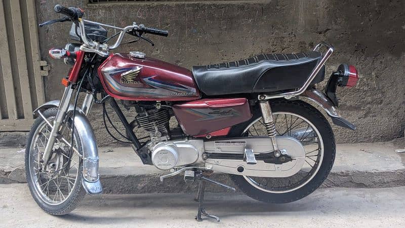 Honda CG 125 2013 model 1st hand home used bike for sale 0