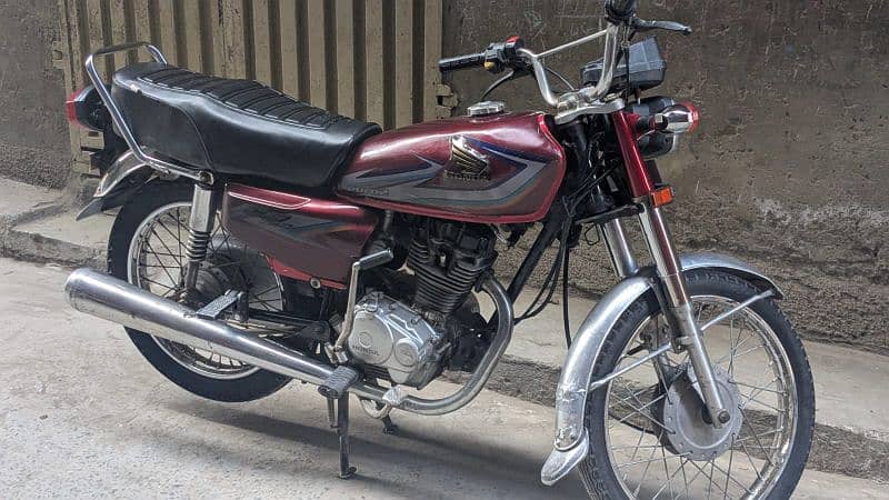 Honda CG 125 2013 model 1st hand home used bike for sale 3