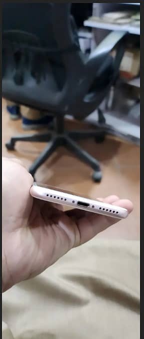 Apple iPhone 7 1