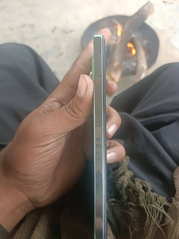 tecno spark 20pro 8/256 with box charger 3