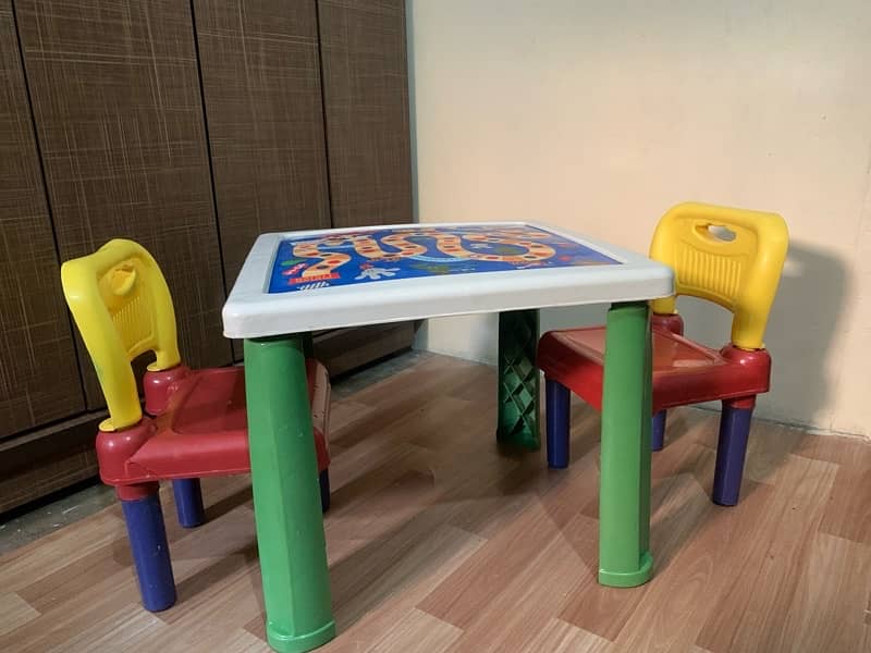 Kids study table 0