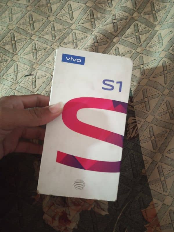 vivo s1 4gb 128gb 10/9 with complete  box 12