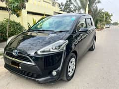 Toyota Sienta 2015