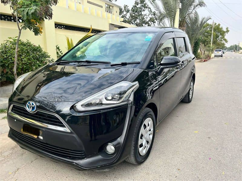 Toyota Sienta 2015 0