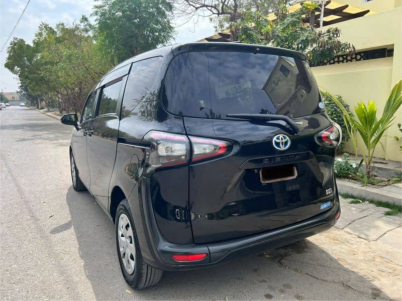 Toyota Sienta 2015 10