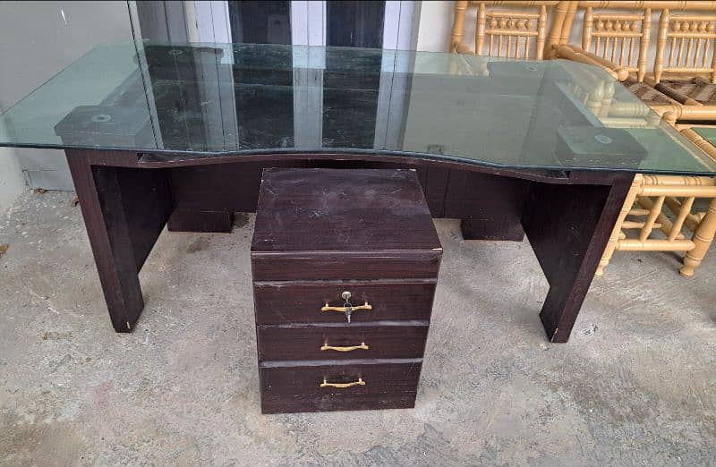 Office table with small side table 4