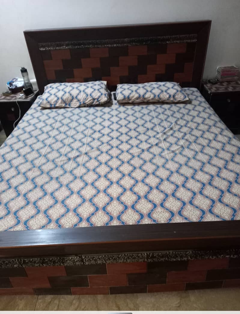 Wooden king size bed set 2