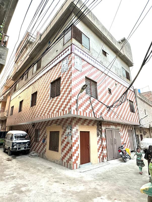 3-Story Residential Building for Sale on Academy Road, Lahore - 5 Marla | Monthly Rent: 1.65 Lakh | Price: 2.7 Crore 0