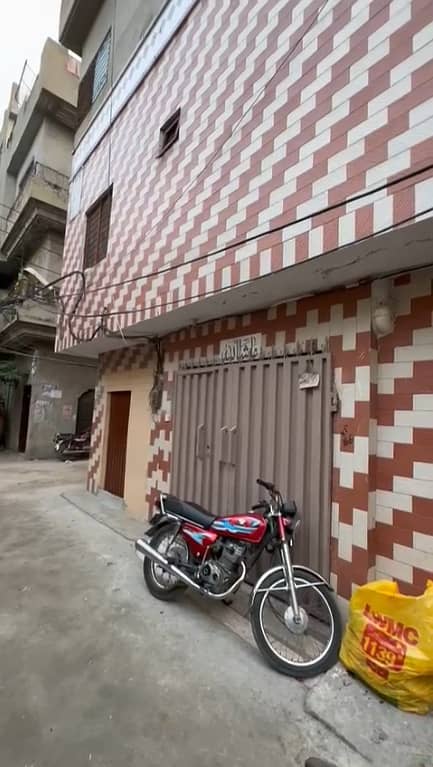 3-Story Residential Building for Sale on Academy Road, Lahore - 5 Marla | Monthly Rent: 1.65 Lakh | Price: 2.7 Crore 1