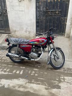 Honda CG125 2018 in Red Karachi number