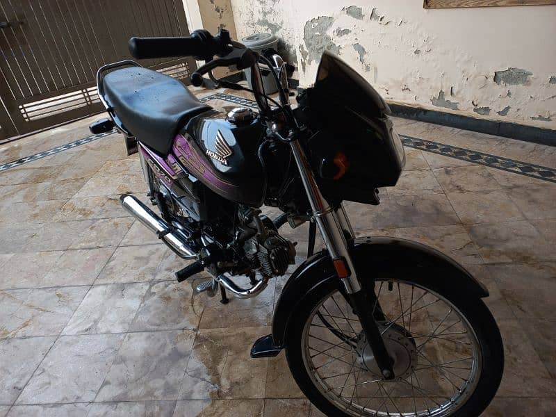 Honda CD 70 Dream 6