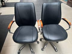 office chiars are availabel in low price new condittioned chair's