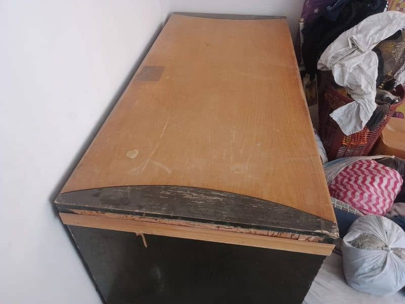 office laptop table slightly used 3