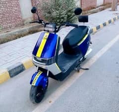 Road king Scooty electric for sale my call watsaapp 0326/57/51/632