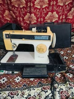 SINGER SEWING MACHINE