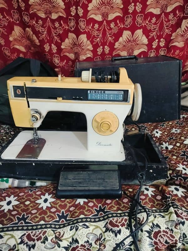 SINGER SEWING MACHINE 0