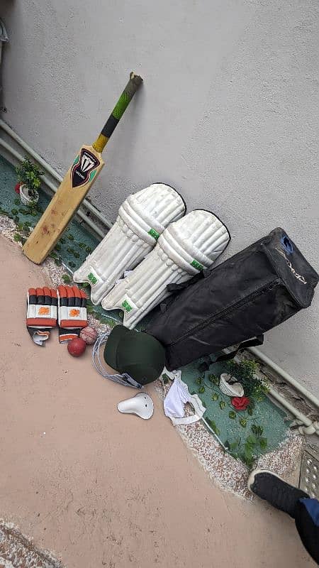 Best cricket kit both for beginners and old player 1