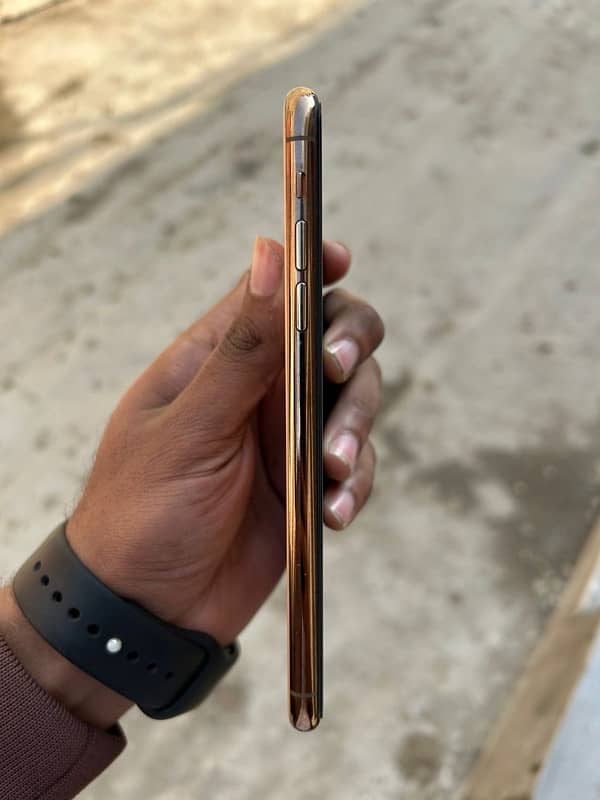 iPhone 11Pro Max Gold  256G Pta approved 2