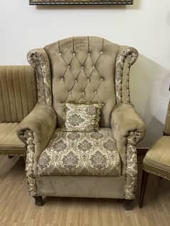 7 Seater Sofa Set in New Condition