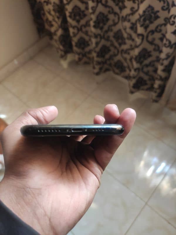 I Phone Xs Max. 4