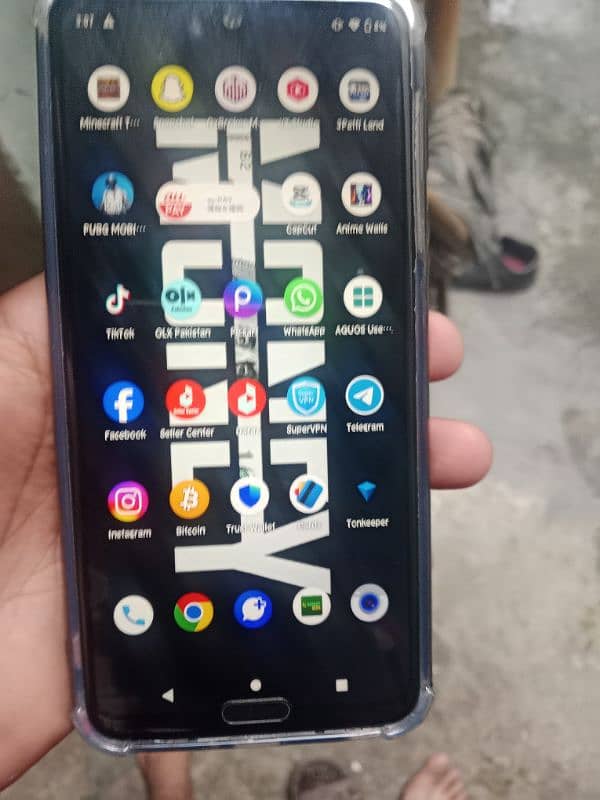 Aquos r3 0