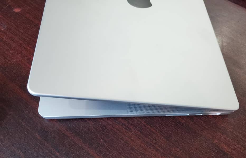 MACBOOK M3 PRO 14" 18GB RAM, 512GB SSD 3